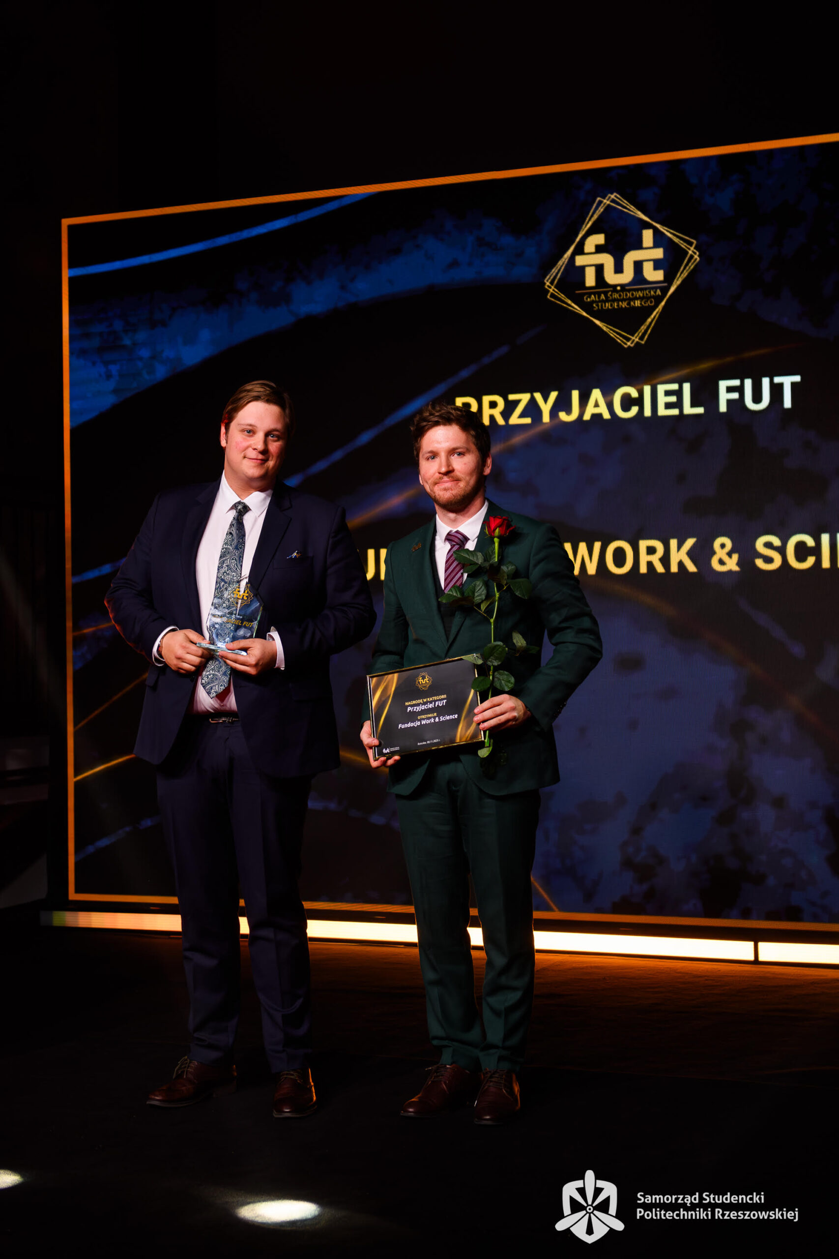 Featured image for “Fundacja Work&Science „Przyjacielem FUT” – dziękujemy za wyróżnienie podczas Gali KoKoN i Gali Środowiska Studenckiego”